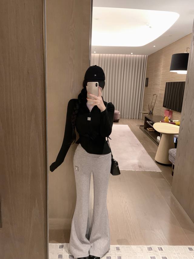 小香中古皮牌加厚显瘦收腰打底外套显瘦喇叭裤套装。Sml 外套 裤子