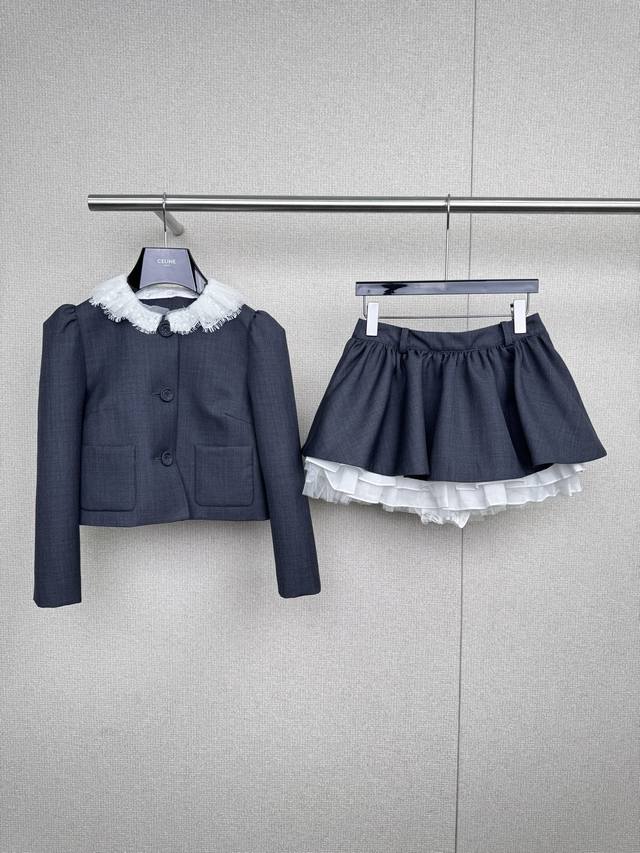 Jorya2025秋季新款格雷千金系列，上衣截短式的版型设计，非常少女甜美，小泡泡袖的设计更是能够很好的修饰手臂线条，灰色系利落双层下摆短裙，上身尽显知性气质，