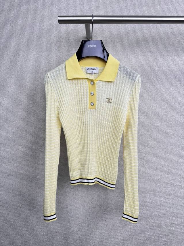 Chanel2025早秋新款翻领针织衫，秋天的浪漫，谁懂啊家人们，一到早秋就疯狂找这种 “穿脱自由” 的针织开衫，终于开发出版型、质感、颜色都在线的款了，先夸颜