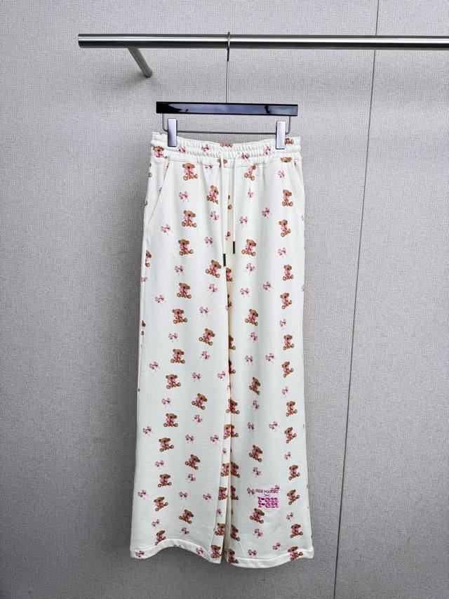 Ronron X 13De Marzo2025秋季新款联名系列韩系满印卫衣卫裤套装，时尚角度来看，卫衣套装真的是超级百搭的，不管你是走休闲风、街头风还是运动风，