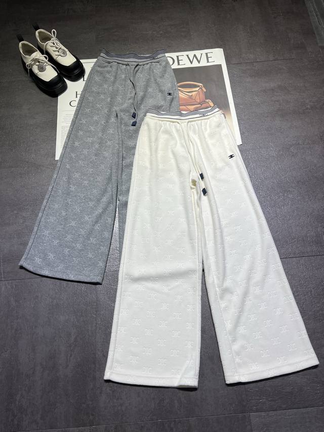 超级无敌好穿的面料裤来啦，秋冬必备款，搭配减龄，超舒适面料，防风保暖，忍不住每件衣服都要搭配它，档口已经卖爆啦，Sml