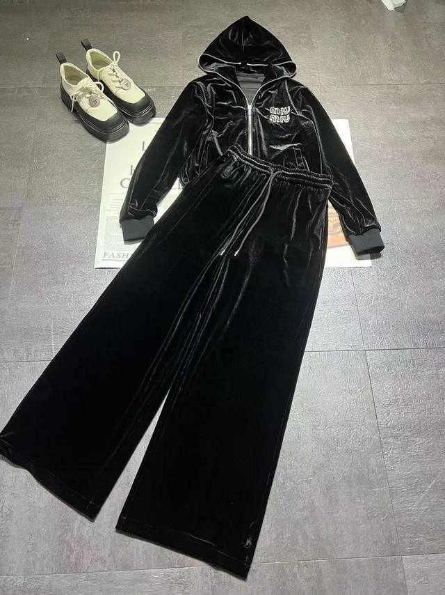 套 爆款丝绒巫师帽套装出货，拉链到顶设计，阔腿丝绒裤，轻松出片，一套免搭配款，现货Sml