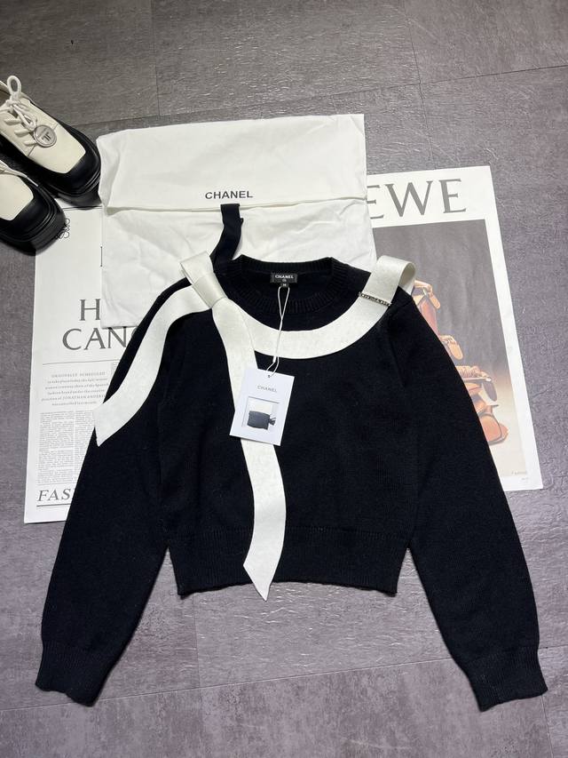Chane* 25K新款蝴蝶结系列圆领毛衣长袖连衣裙 Yb定制面料蝴蝶结 定制五金Logo ，经典黑色拼接白色蝴蝶结 高级时尚，柔软舒适蝴蝶结点缀甜美又优雅，独