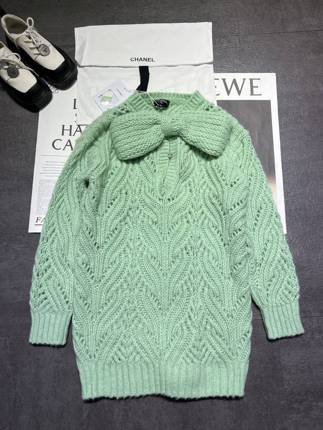 原版开发 现货 Chan*香奈儿 25K爆款 绿色大蝴蝶结长袖针织毛衣出货，顶级版本，上身超好看，柜子同步C位款，认准高版本原版开发来，现货Sml