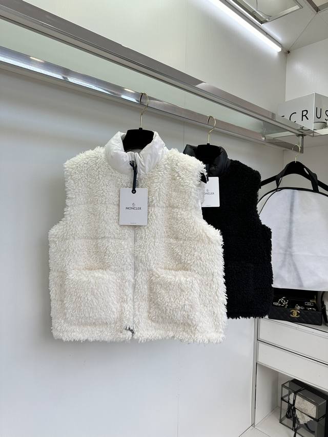 25 F Moncl*R25Fw早秋新款Planeze泰迪毛毛马甲羽绒服 △独家Yb开发内充新国标90%鹅绒保暖性超棒，对这种软糯糯的泰迪羽绒服真的无法抗拒轻松