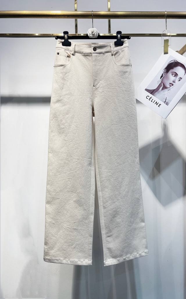 上新 独家高定阔腿牛仔裤首发 25Aw Maison Margiela独家高品质直筒阔腿牛仔裤，强烈推荐小姐妹们入手这条裤子 温柔干净的米白色阔腿裤 妥妥为它打