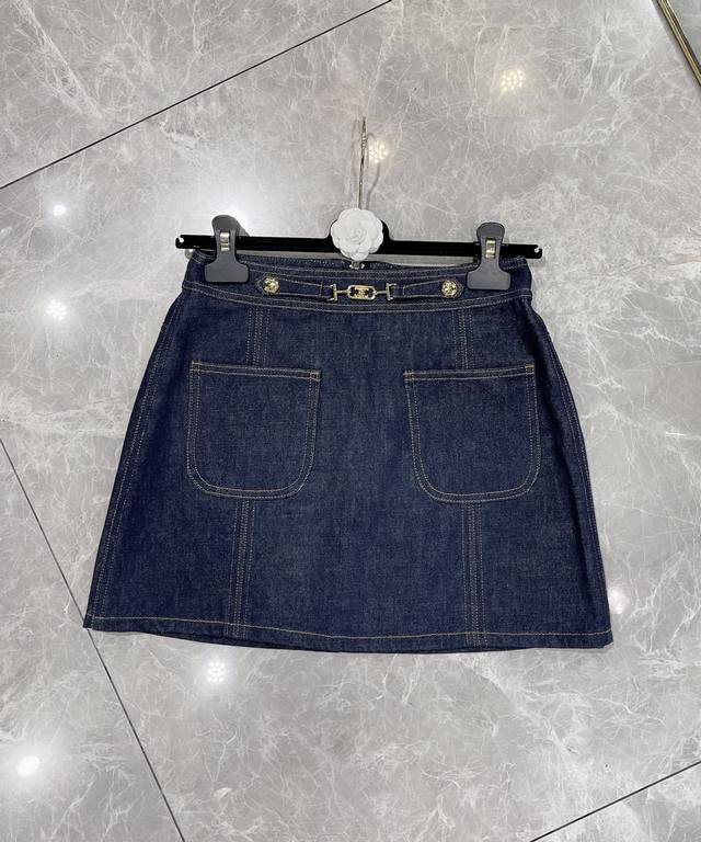上新啦～独家高定半裙首发 25Aw Celin*独家高品质凯旋门链条牛仔半裙 深蓝色牛仔经典又百搭 定制Yb金属扣点缀得恰到好处 质感高级 A字版型超显腿长 俏