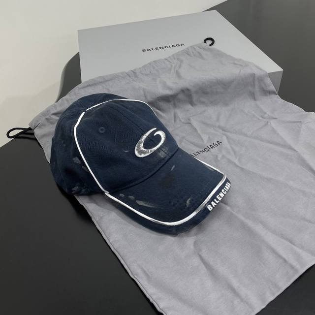 新品Basketball Series 棒球帽 棉斜纹面料 经典棒球帽造型 帽顶设有刺绣透气孔眼 背面设有可调节魔术贴搭扣 正面饰以Basketball艺术作品