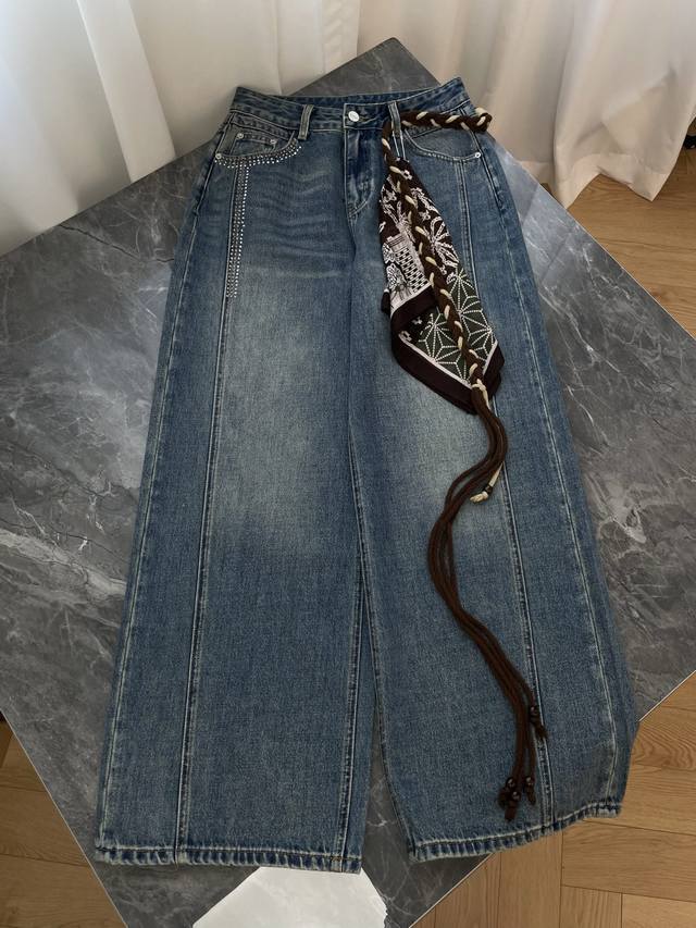 25新款 复古风重工阔腿牛仔裤 这款牛仔裤以复古做旧牛仔面料为基底呈现出自然的蓝调岁月感 自带随性不羁的美式复古腔调 1色4码数