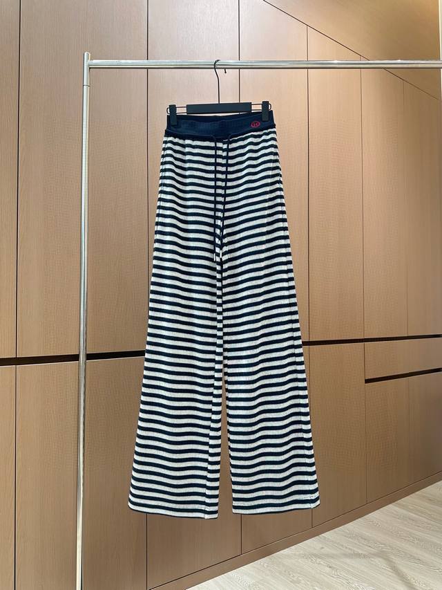 爆款现货 设计师 原创｜撞色腰头抽绳条纹休闲裤 高品质面料质感柔软细腻舒适。 撞色刺绣 低调奢华 减龄少女时代！白富美必备神器！ 经典版型百搭不挑人 强烈推荐自