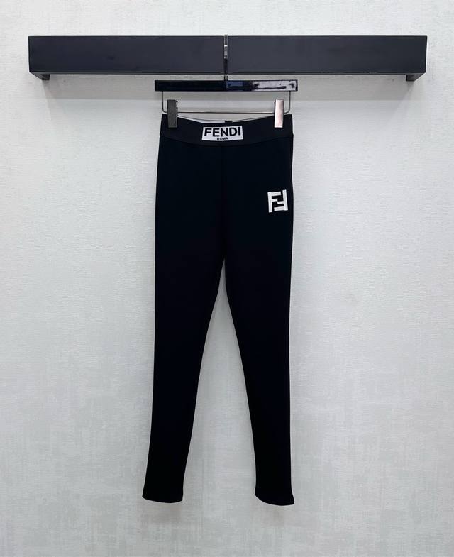Fend*2025新品上架 织带高弹打底裤 定制Yb进口高弹全棉材质 舒适好穿 腰间织带调节配合标志性字母徽标装饰与腰跨刺绣呼应 彰显品牌调性 面辅料开发 打底