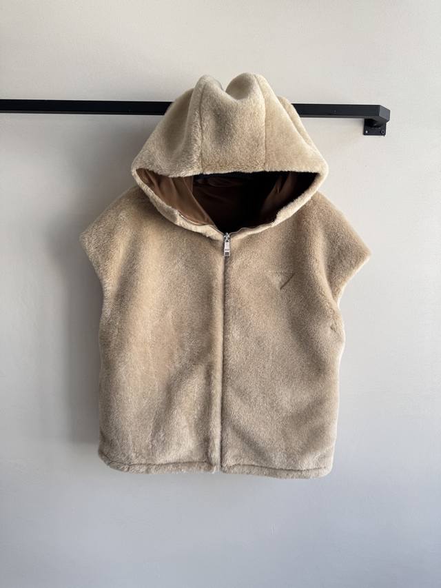 Prad* 新款，双面穿的马甲外套，一面是常规的面料，一面是100%羊毛绒，实现一衣多穿ＳＭＬ.