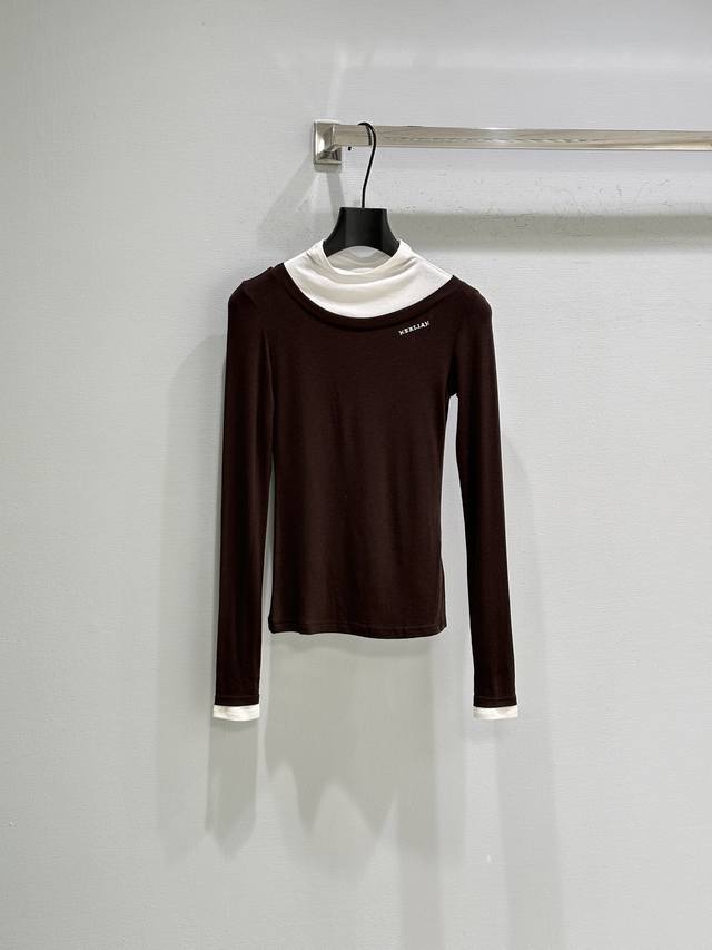 25Ss秋季新款上新！棉料超舒适的假两件打底衫～简单的基础款也能穿出显瘦高级感 有点小高领 不挑脸型 实用主义一定会喜欢 是秋冬季节不可或缺的百搭单品~现货供应