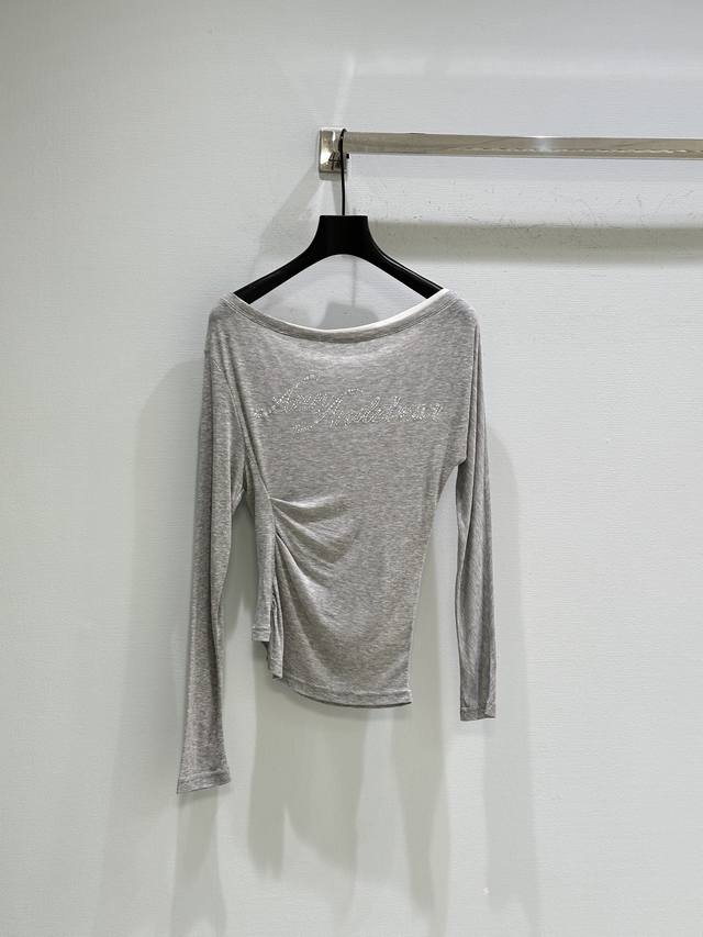 25Ss秋季新款上新！小心机露肩设计特别吸睛，侧边不规则褶皱显瘦微胖也可以闭眼入，胸前Ann字母钉钻点缀，休闲款式百搭。现货供应 灰色Sml