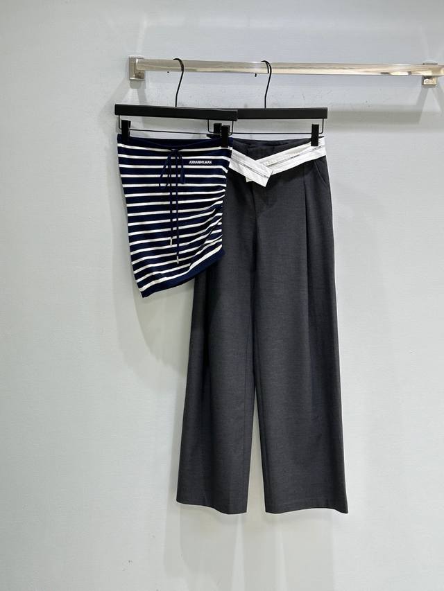 25Ss早秋新款上新！条纹毛织系带抹胸背心性感辣妹无袖上衣外穿，胸前抽绳可调节松紧度，腰间褶皱显瘦遮肉，衣尾不对称设计，条纹撞色设计，贴身版型。现货供应 条纹S