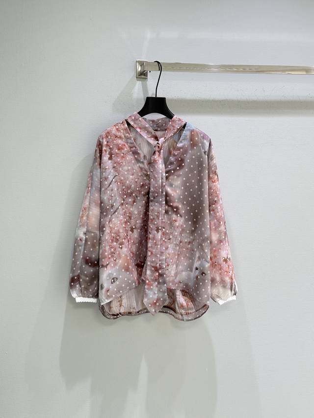 25Ss秋冬新款上新！粉色系晕染搭配精致波点，领口处系带设计，衣身猫咪波点点缀 真的太可爱啦~现货供应 粉色Sml