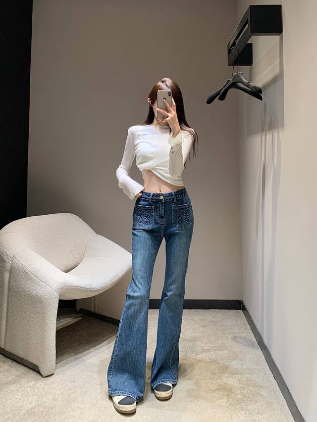 Loew* 25Fw早秋新款 Logo压花双口袋微喇牛仔长裤丨独家Yb开发！高版出品！这条牛仔裤绝对是今年必入的款版型超级Nice！喇叭裤型上身秒变绝美腰臀比例