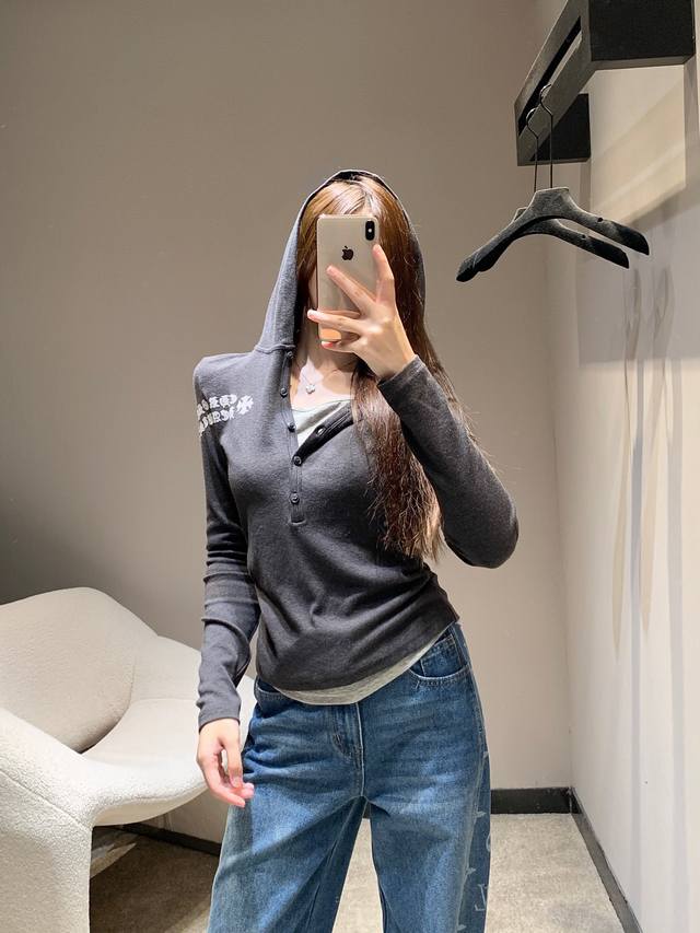 Chorme Heart* 25Fw早秋新款 梵文植绒印花假两件连帽长袖T恤丨独家高版出品！选亲肤针织面料，早秋穿着既保留透气性，又能抵御微凉，软糯质感贴肤无压