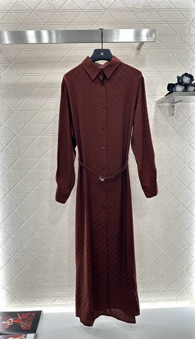 Gucc* 2025新品上架 提花腰带连衣裙 定制Yb进口斜纹稠材质，质感舒适细腻，衬衫收腰连衣裙版型，裁剪利落修身，纽扣开襟，直筒立裁配字母腰带起到收腰效果，