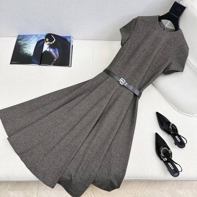 爆单款推荐 Rl 25Ss 秋冬最新款复古格纹长款连衣裙定制苏格兰复古格纹面料 一整个复古时髦Look 搭配字母宽腰带装饰 高腰线+长款伞状大裙摆 冬日搭在外套