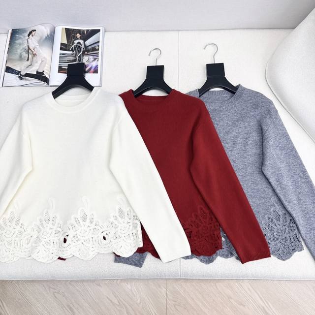 独家款～ Es 25Ss 秋冬最新款镂空水溶拼接立领毛衣重工艺定位水溶花刺绣工艺精致高级 进口羊毛纱线软糯细腻的手感超赞 气质小翻领宽松版型上身随性优雅又温柔