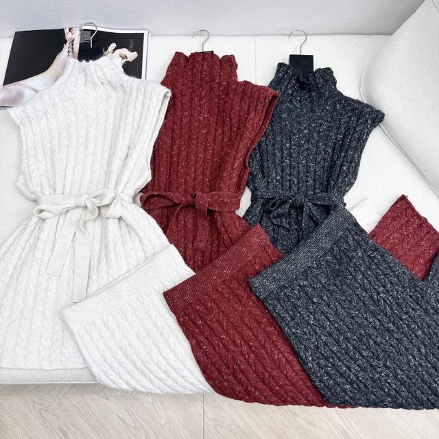 Bc 25Ss 秋冬最新款冬日必备慵懒套装 高领无袖毛衣+松紧腰半裙 百分百羊毛面料 质感柔软细腻不扎皮肤 时髦休闲范的一套搭配 日常穿很推荐 比较合体的版型