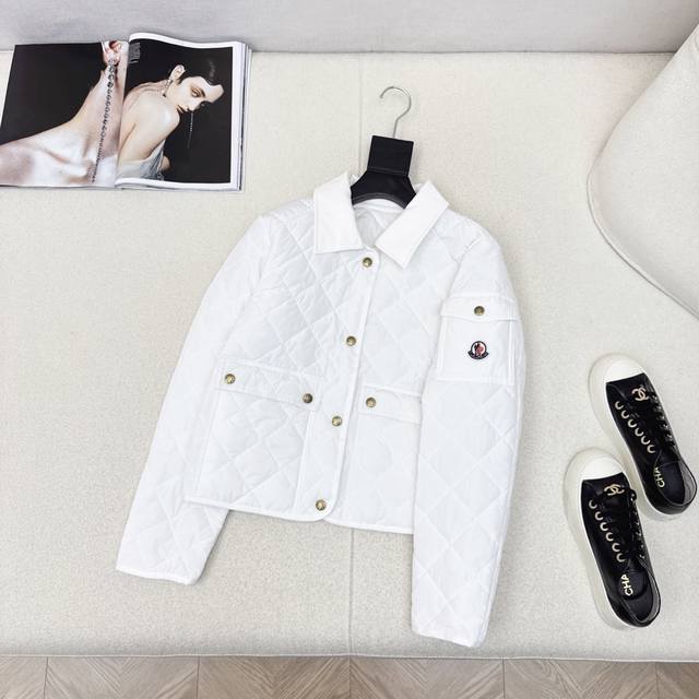 爆单款推荐 Mc 25Ss 秋冬最先款菱形绗缝夹棉短款棉服小外套气质翻领双口袋小短款设计 减龄少女气质 进口机压线格工艺对格立体剪裁 经典版型演绎秋冬叠搭造型保