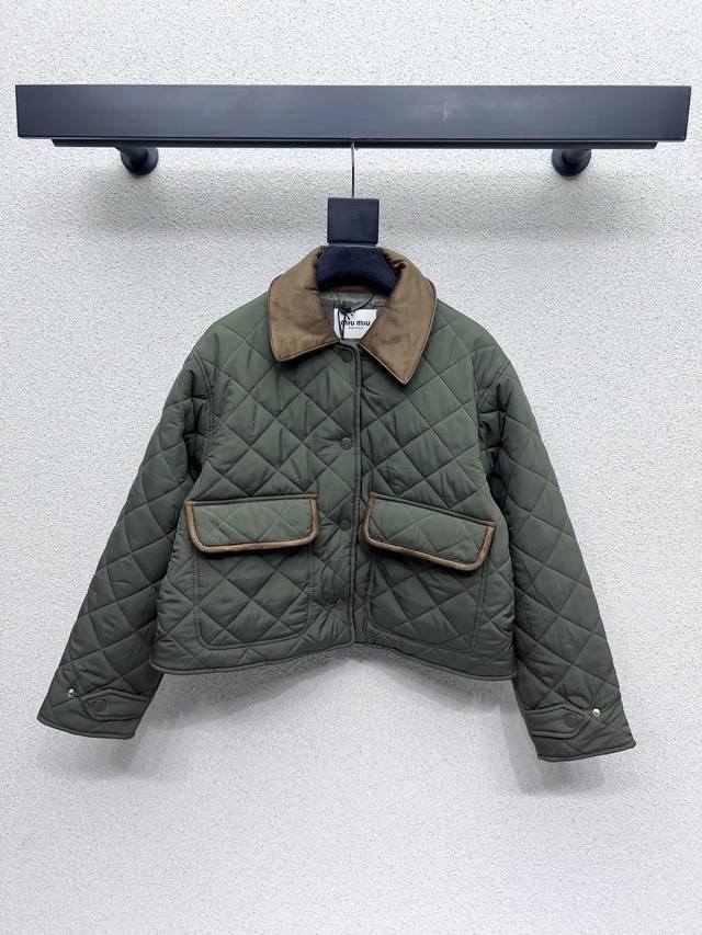 Miu家短款棉服外套 低调又高级 经典造型 超保暖柔软细腻巨保暖的 厚实保暖超有型.冬季必备款 高品质 尺码Sml