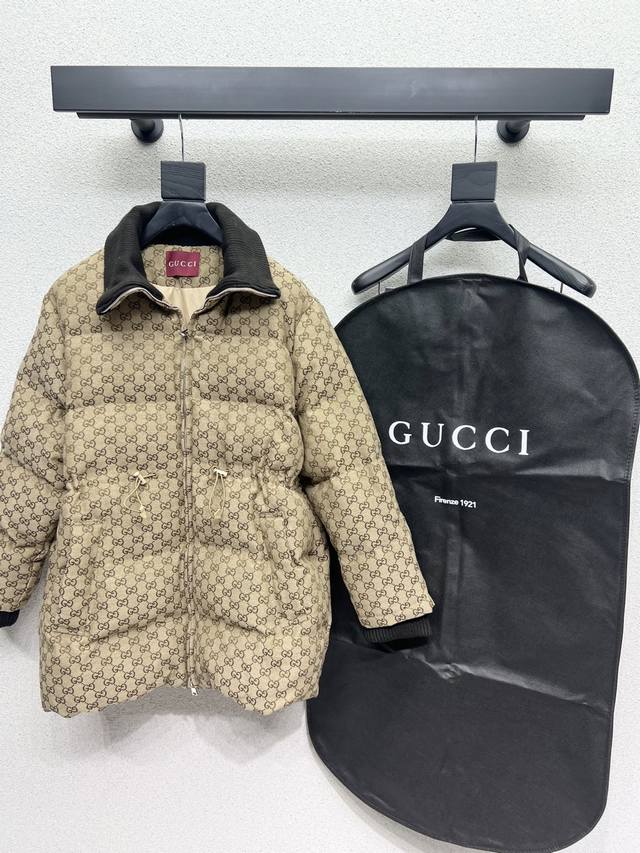 G家经典卡其老花羽绒服外套 低调又高级 经典造型 超保暖柔软细腻巨保暖的 厚实保暖超有型.冬季必备款 高品质 配防尘袋 尺码Sml