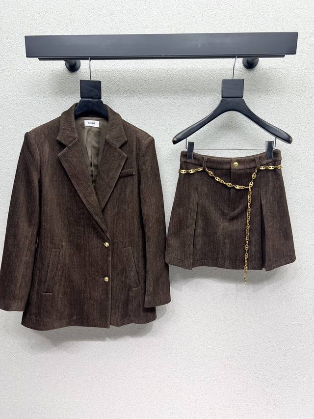 Ce*咖色西装套装 时髦感在线实穿性很高百搭 干练利落时髦有致 日常穿搭推荐款 细节感在线 提升气质感必备单品 高品质 尺码Sml