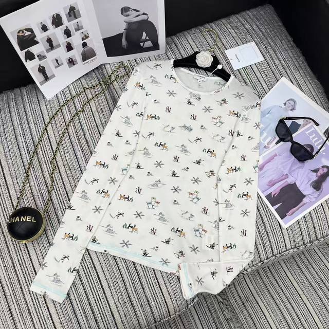 强烈推荐 独家首发Cha*25年秋冬新款 法式小香风滑雪系列冬日趣味打底衫 把滑雪场穿在身上 满印滑雪小人萌趣动物与雪花图案 像是把冬日滑雪场的热闹都织了进来