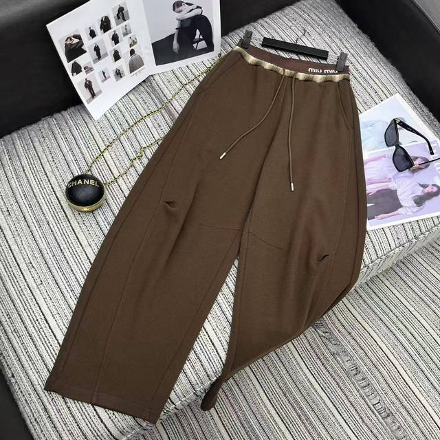 强烈推荐 25年早秋系列 Miu*新裤 格纹拼接腰头字母刺绣高腰抽绳显瘦宽松阔腿裤休闲直筒裤 咖啡色 黑色Sml