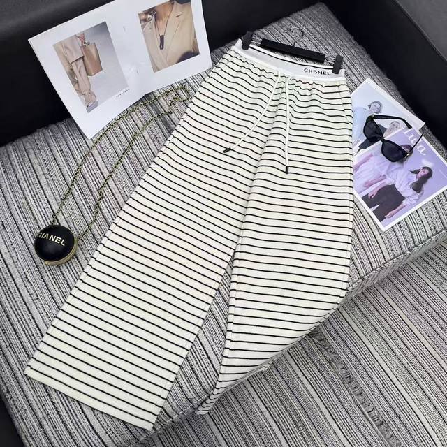 强烈推荐 25年早秋系列 Cha*新款条纹松紧腰休闲直筒裤 字母腰部点缀 两色Sml