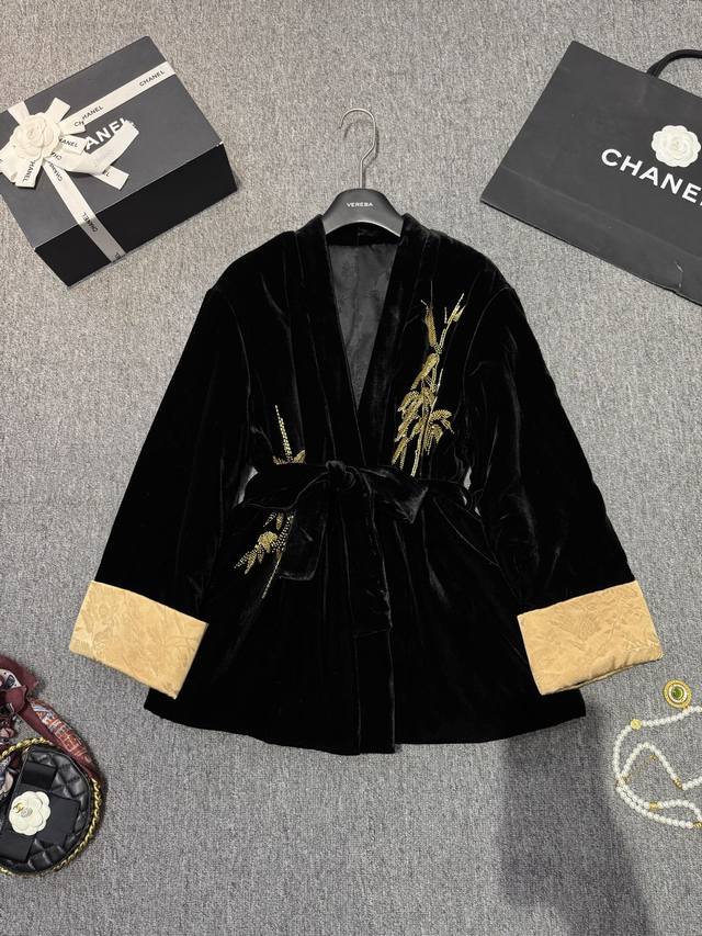 降温了！真丝丝绒薄棉服外套走起！ 中式睡袍款夹棉外套！金珠绣竹点缀其间，暖棉为底，竹叶作饰，把清雅穿在身上，高级感满满Smlxl