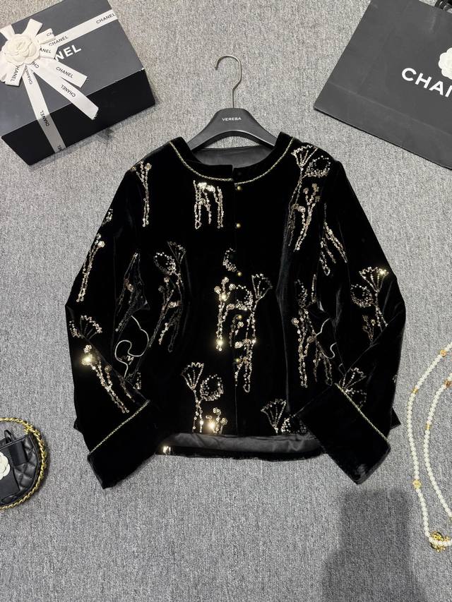 补单爆款黑金系夹棉薄棉服！ 中式之美～金色珠片点缀于衣身真丝绒夹薄棉高级棉服外套！秋冬季必带款！ Mlxlxxl