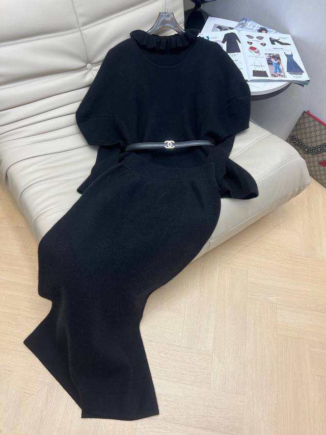 套装 打底衫180 2620秋冬最新款羊毛套装出货啦 打底衫圆领灯笼袖宽松版上衣长款开叉半裙三件套 木耳边领设计特别 版型韩系甜美风格配小香腰带又显瘦现货发 可