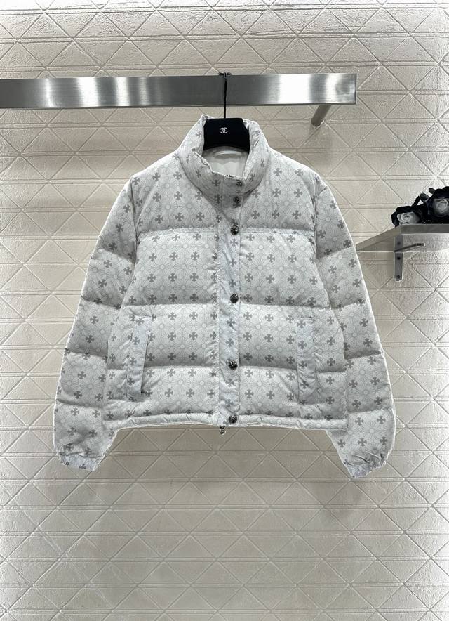 Chrome Heart*2025新品上架 十字架印花羽绒外套 定制Yb防风防水尼龙材质，白鹅绒填充内里，整件轻盈保暖，拉链夹按扣双保险，口袋立领长袖版型，松紧