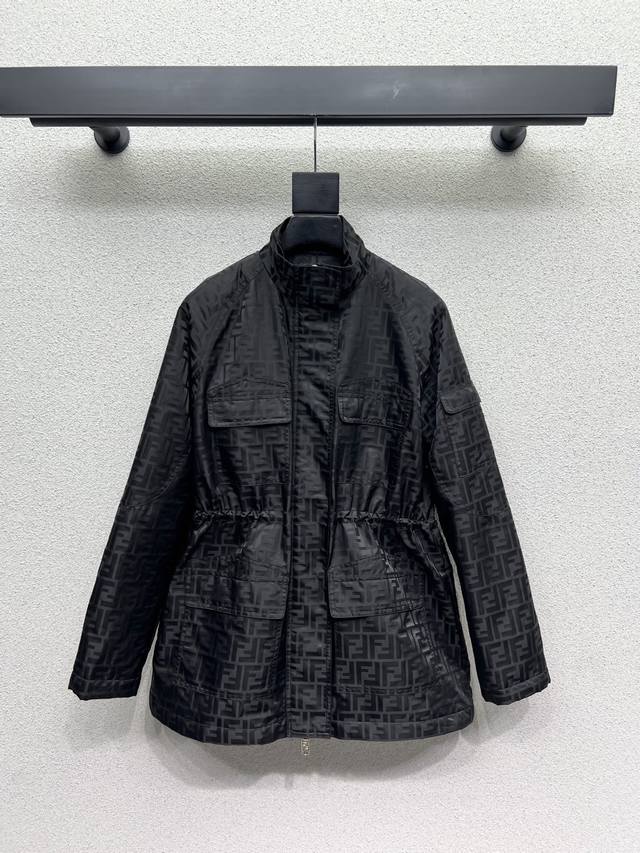 Fd家夹棉棉服外套 低调又时髦 版型百搭不挑人 都可驾驭 演绎秋冬叠搭造型 休闲百搭又帅气 高品质 尺码Sml.