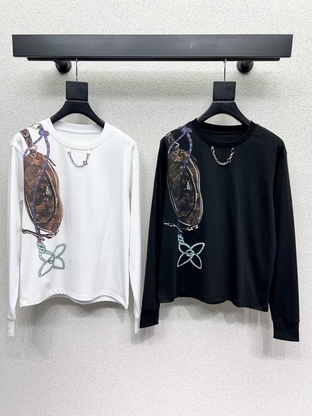 L家印花上衣 质感细腻软糯 经典减龄单品！设计时髦版型不挑人上身巨显瘦！白富美必收的完美单品。质感超赞完美做工品质 高品质 两色 尺码Sml.