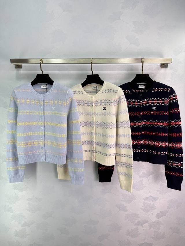 Celin*2025秋冬新款圆领凯旋门钩花针织开衫！定制羊毛纱线织造 质感高级 舒适柔软 圆领长袖开衫剪裁 御寒保暖 几何图形凯旋门撞色条纹钩花单侧刺绣微标设计