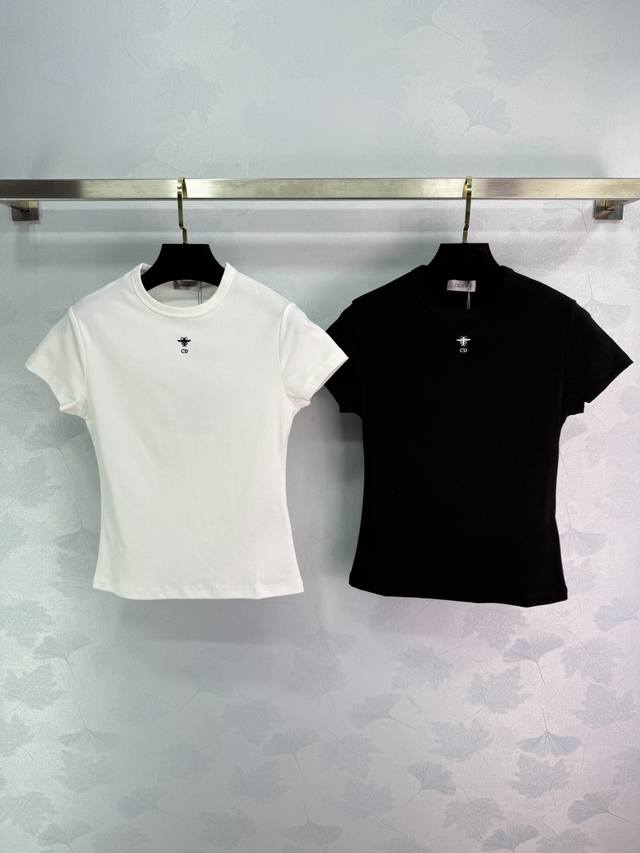 Dio*25早秋新款刺绣字母短款T 进口高支数棉面料 面料柔软舒适 刺绣工艺 整体上身减龄少女 显气质 版型很可 时髦Girl必备单品 2色3码Sml 。T22