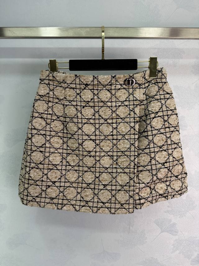 Dio*25秋冬新款藤格纹半裙 立体编织粗花呢面料 经典A字版型 搭配同系列外套超显气质！1色3码Sml T226B.