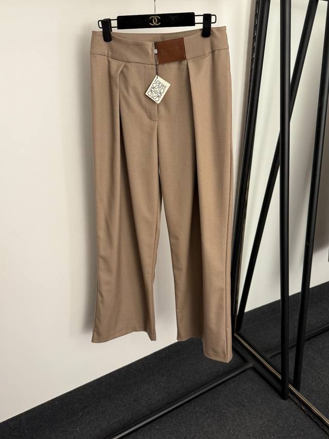 款号20256940 Loew*新款 Logo皮标装饰褶皱收腰高腰阔腿长裤，灰色，卡其色，黑色，S-Xl， S码：腰围68，长105；重量：0.590Kg .