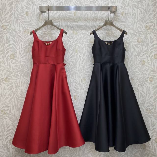 Va★ Fw 性感修饰肩颈方圆领金属链点缀轻礼服系背心连衣裙 焦点造型设计 高级面料，颜色:图片2色，面料:时装面料 Smlxl .