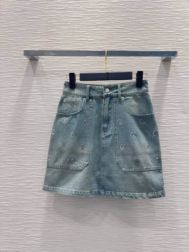 Louis Vuitto*2025Fw新款 高版出品~超时髦新款丹宁牛仔 酵洗个性色调上身又酷又飒爽 采用定制高品质斜纹棉质水洗牛仔面料，纹理细腻，棉感自然，既