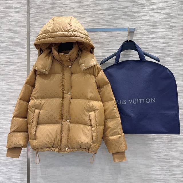 Louis Vuitto* 2025Fw新款羽绒外套 90白鸭绒 整体保暖效果拉满，常规款羽绒服 休闲时尚，经典Logo完美点缀 Sml S后中长68 胸围12