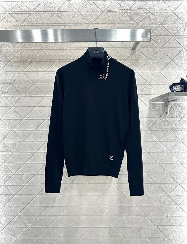 Louis Vuitto*2025新品上架 高领链条针织套头毛衣 定制Yb进口纱线织造，质感高级，舒适柔软，高领长袖毛衣剪裁，密实竖坑条针织御寒防风，修身的剪裁