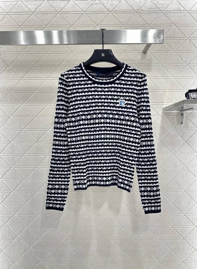 Louis Vuitto*2025新品上架 条纹长袖针织上衣 定制Yb丝毛纱线织造，肌理细腻，舒适好穿，套头长袖上衣剪裁，弹力修身显瘦显曲线，通体螺纹包边配上领