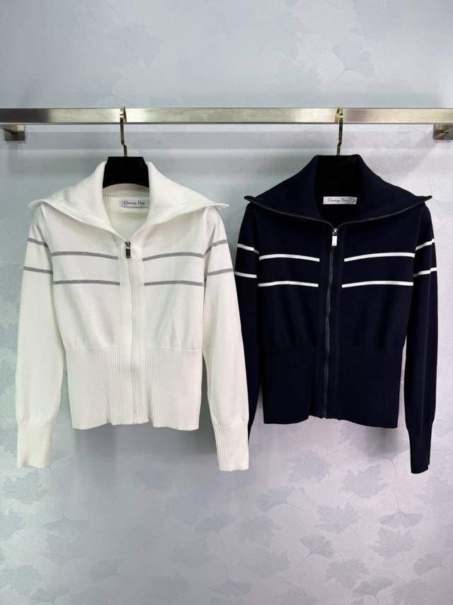 Dio*爆款回归！新版小蛮腰设计！高级海军领拉链羊毛外套！字母提花双织工艺奢华帅气！大翻领时髦又高级！白富美必入！经典版型不挑人上身巨显瘦！2色3码Sml T2