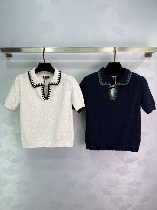 Ch*25N滑雪系列短袖针织衫 娃娃领配蝴蝶结钻扣设计 面料柔软舒适 做工精致 细节满分 百搭不挑人2色3码Sml T226B.